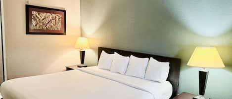 Habitación, 1 cama de matrimonio grande, no fumadores | Baño | Ducha y bañera combinadas y artículos de higiene personal gratuitos