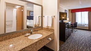 Standard Room, 1 King Bed, Non Smoking, Refrigerator & Microwave | Premium bedding, desk, laptop workspace, iron/ironing board