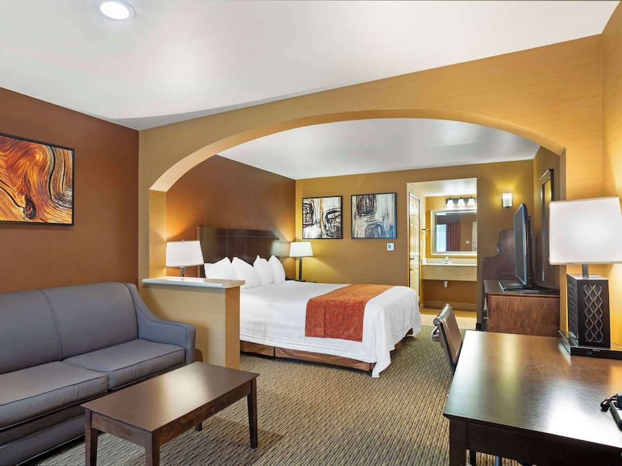 Suite, 1 King Bed, Non Smoking, Refrigerator & Microwave | Desk, iron/ironing board, free WiFi, bed sheets