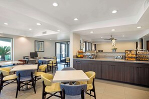 Free continental breakfast 