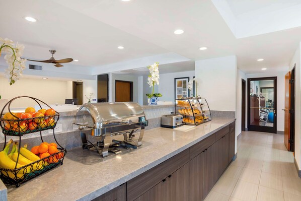 Free continental breakfast 