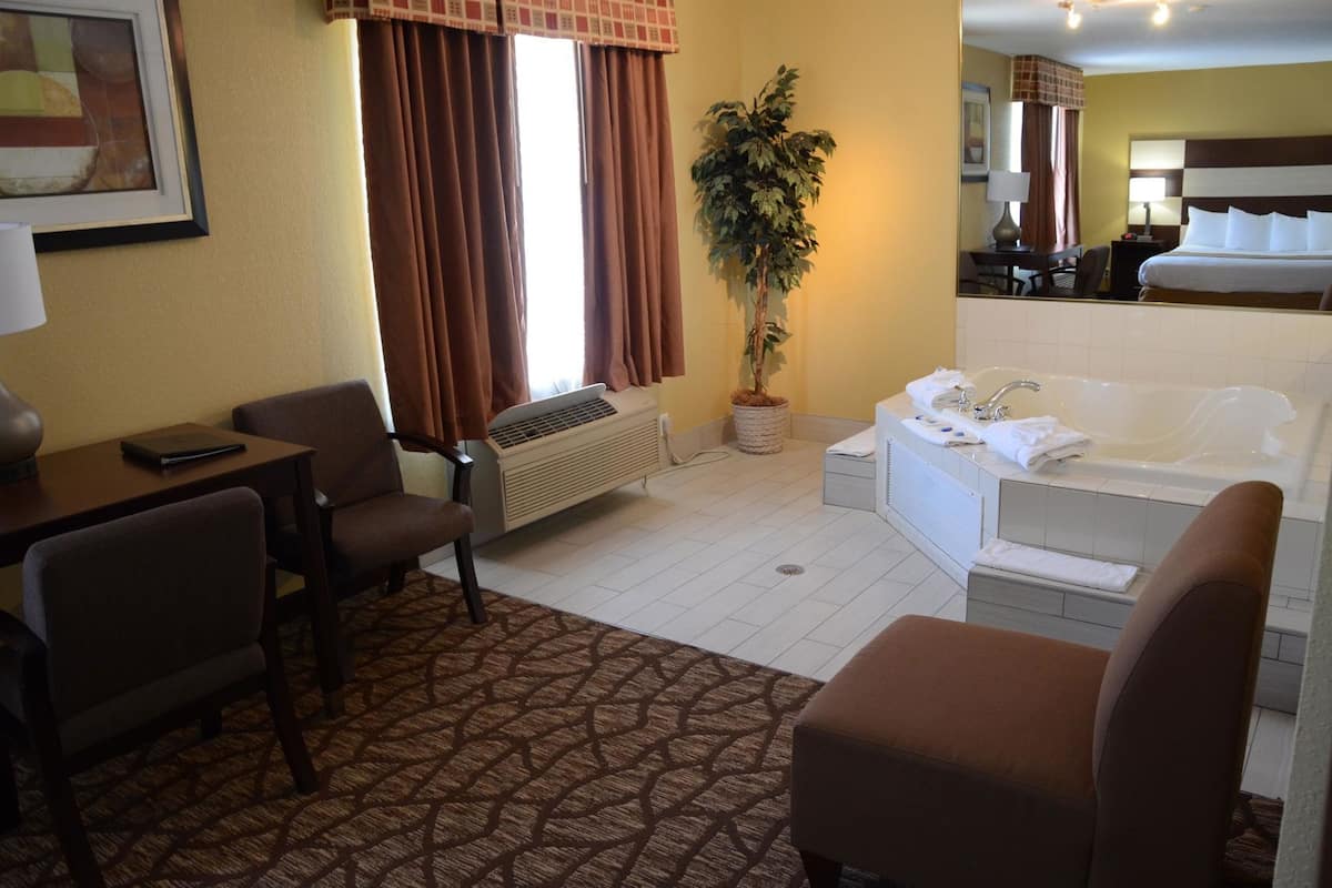 Roba de llit d'alta qualitat, caixa forta a l'habitació i escriptori