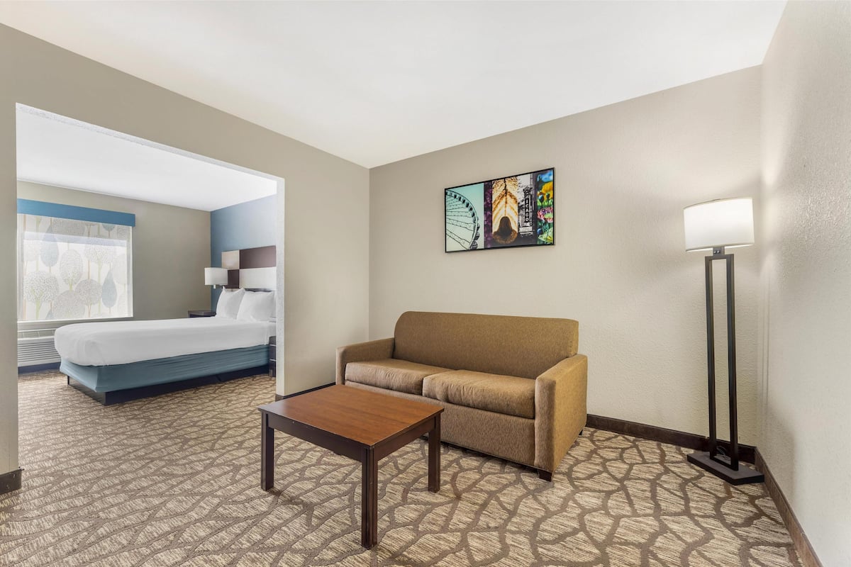 Suite, 1 Queen Bed, Non Smoking, Refrigerator & Microwave (Shower Only;with Sofabed)