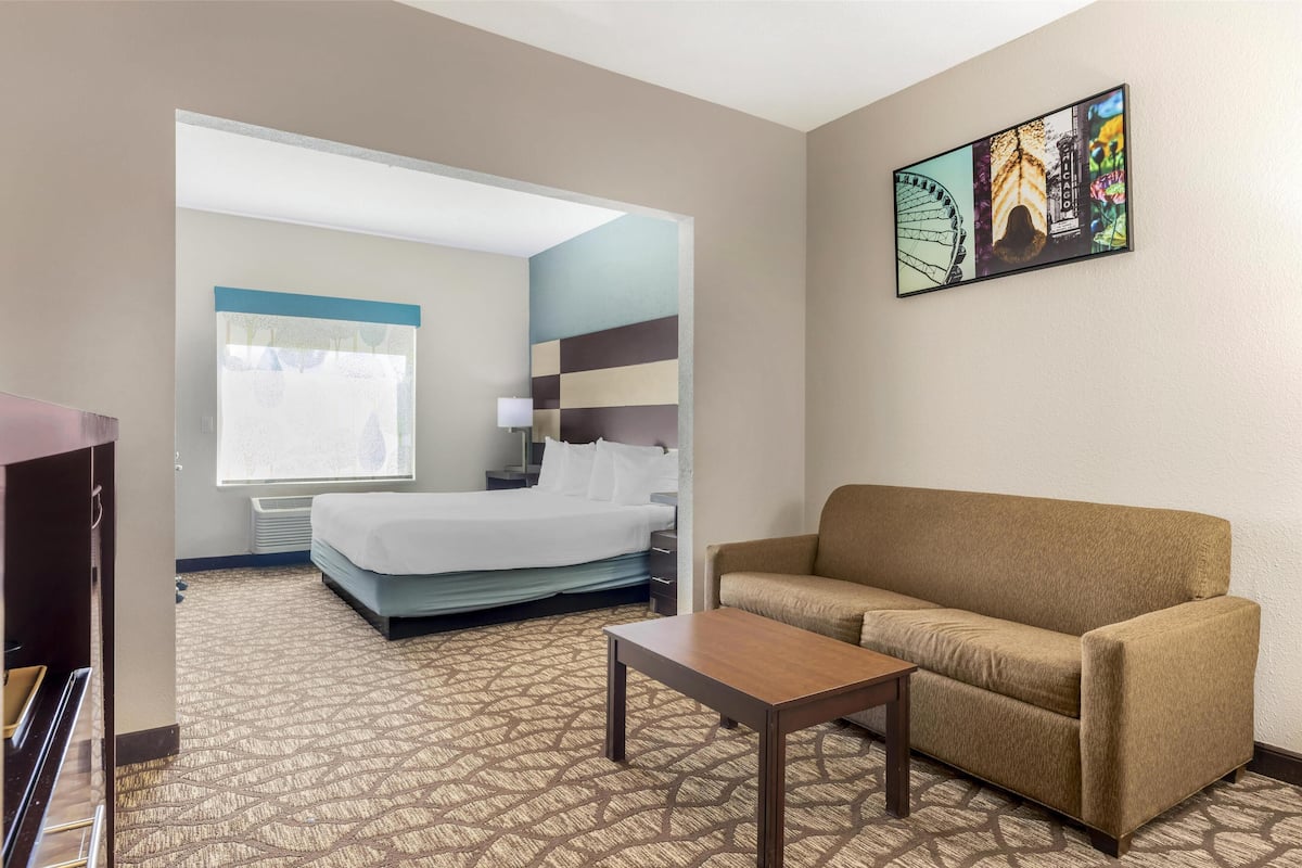 Suite, 1 letto king, accessibile ai disabili, non fumatori (Walk-in Shower) | Biancheria da letto di alta qualità, una cassaforte in camera
