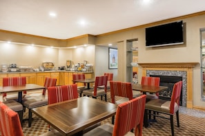 Free daily self-service breakfast - Comfort Inn & Suites Mishawaka - South Bend (Mishawaka)