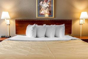 Quarto standard, 1 cama King, para não fumantes | Ferros/tábuas de passar roupa, berços grátis