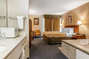 스탠다드룸, 킹사이즈침대 1개, 금연, 분사식 욕조 | 다리미/다리미판, 무료 유아용 침대, 간이 침대, 무료 WiFi