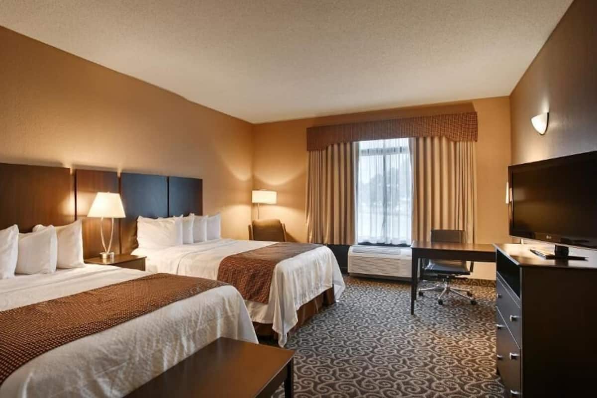 In-room safe, desk, laptop workspace, iron/ironing board