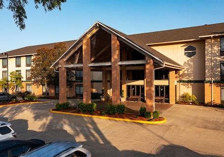 Exterior. Inn at Coushatta