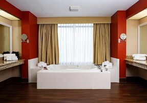 Suite, 1 King Bed (Garden) | Bathroom | Combined shower/tub, free toiletries, towels