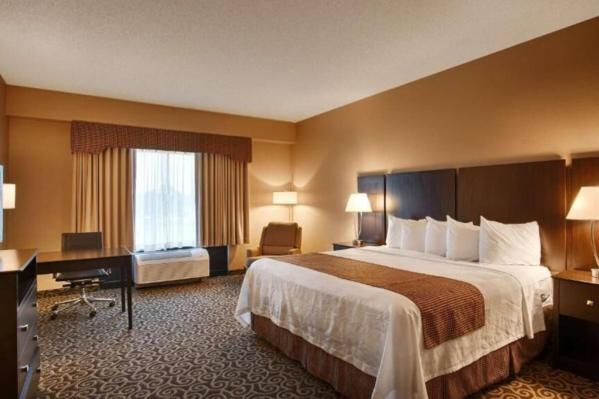 in-room safe, desk, laptop workspace, iron/ironing board