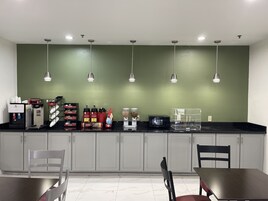 Desayuno continental incluido todos los días 