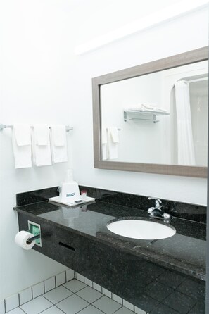 Room, 2 Queen Beds | Bathroom - Americas Best Value Inn Donaldsonville (Donaldsonville)