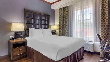 Standard Room, 1 Queen Bed, Accessible, Non Smoking (Refrigerator & Microwave) | Egyptian cotton sheets, premium bedding, desk, blackout drapes