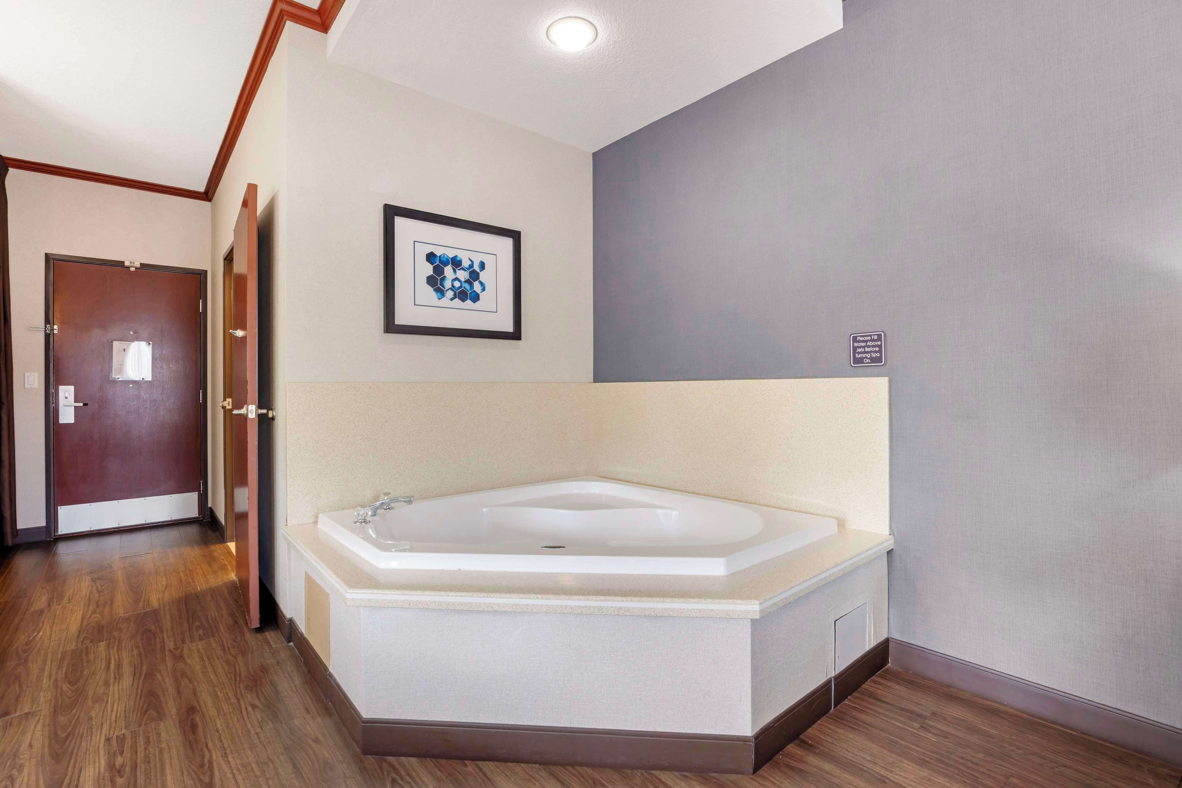 Standardzimmer, 1 Queen-Bett, barrierefrei, Nichtraucher (Refrigerator & Microwave) | Bettwäsche aus ägyptischer Baumwolle, hochwertige Bettwaren