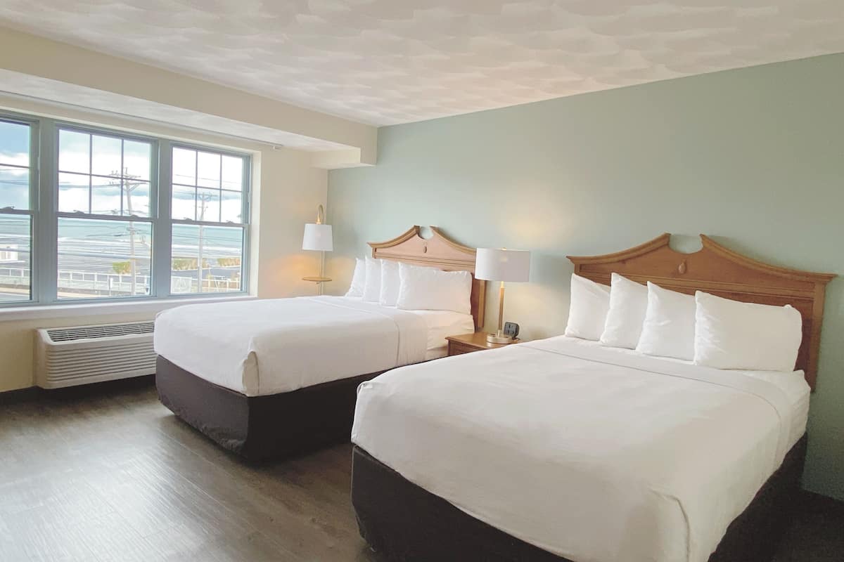 1 sovrum, allergitestade sängkläder, skrivbord och arbetsyta för laptop