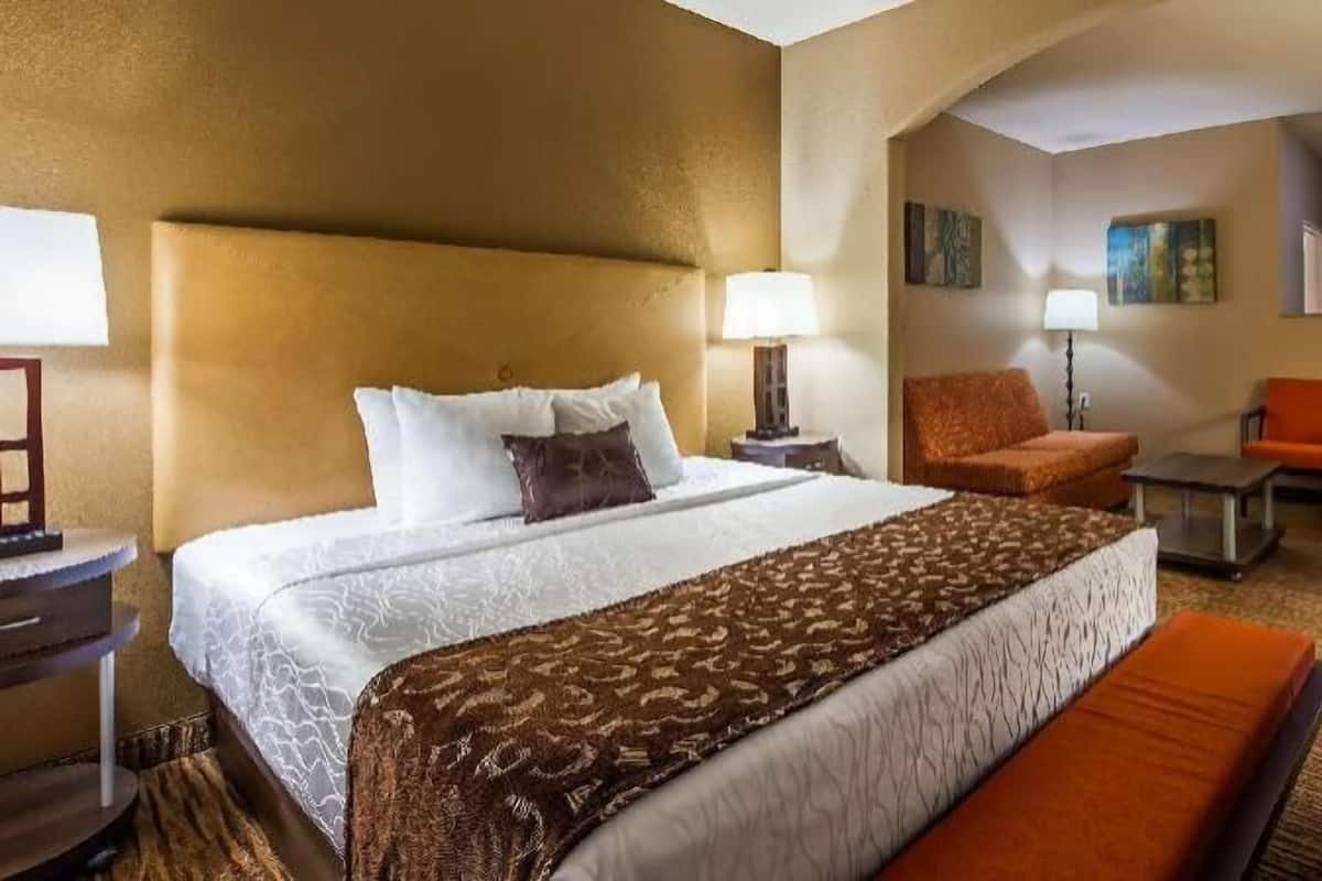 Premium bedding, pillow-top beds, in-room safe, desk