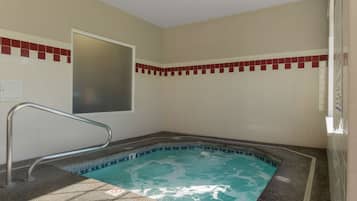 Bồn tắm spa trong nhà