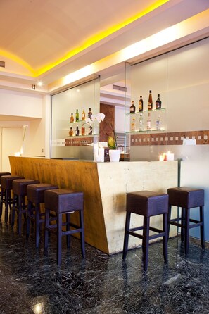 Bar (trong khuôn viên)