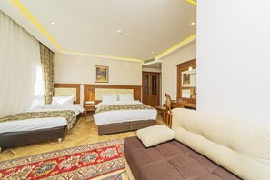 Familie suite | Hypoallergeen beddengoed, een minibar, een kluis op de kamer