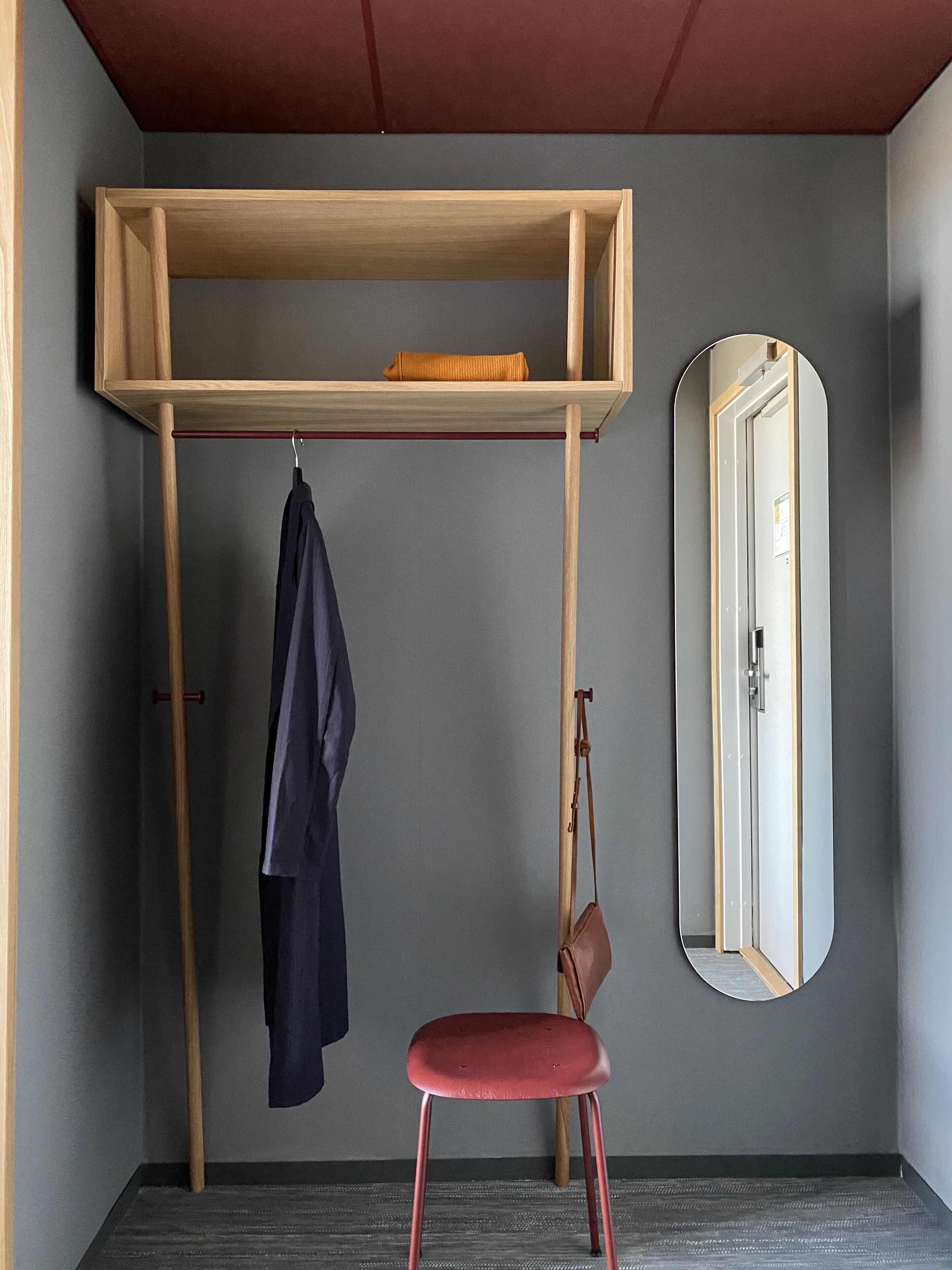 queen double | hypo-allergenic bedding, desk, blackout curtains, soundproofing