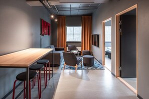Hypo-allergenic bedding, desk, blackout curtains, soundproofing - Mornington Hotel Stockholm Bromma (Bromma)