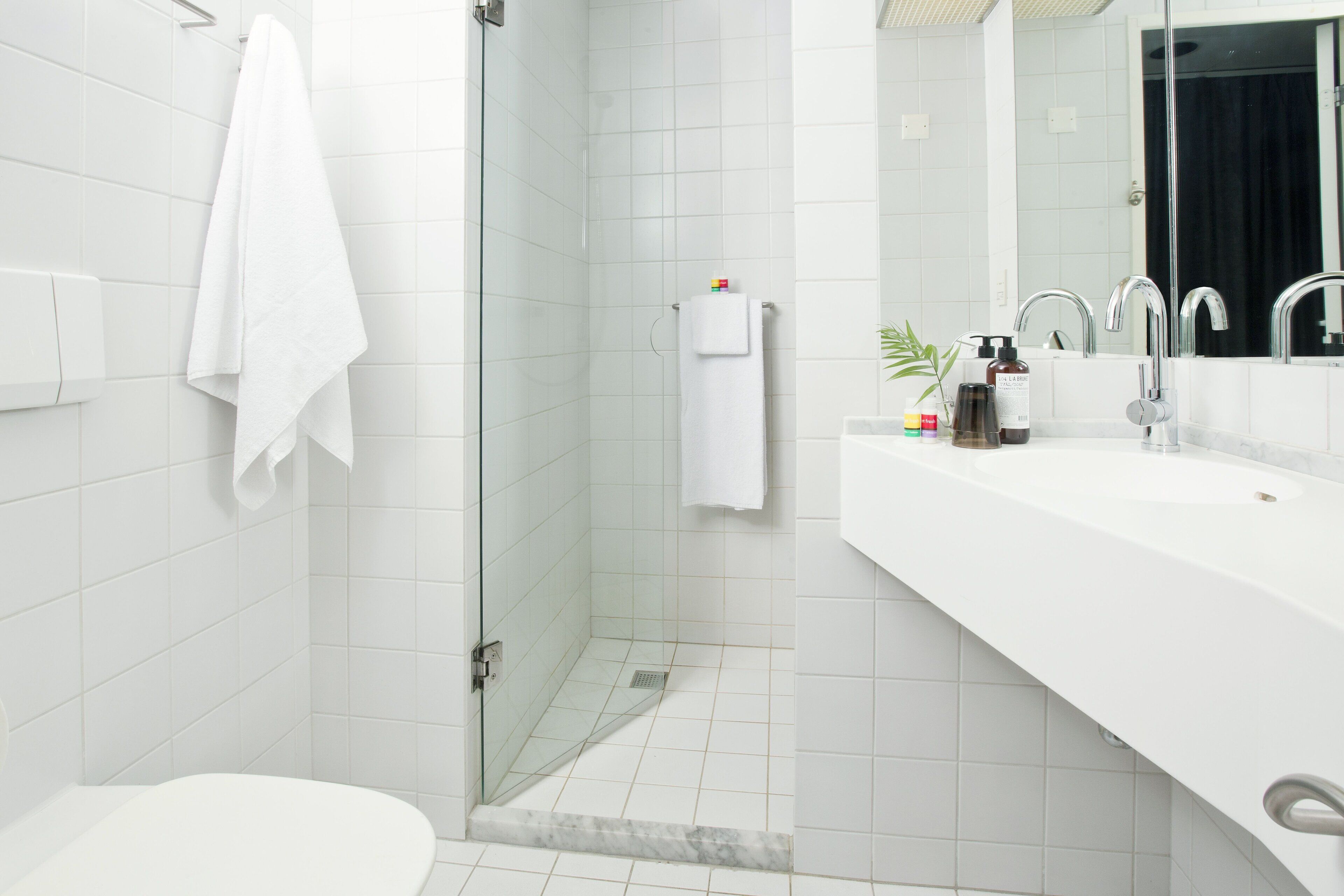 queen double | hypo-allergenic bedding, desk, blackout curtains, soundproofing