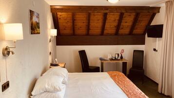 Spacious Comfort Double Room | Desk, free WiFi