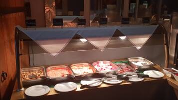 Petit déjeuner buffet servi tous les jours en supplément