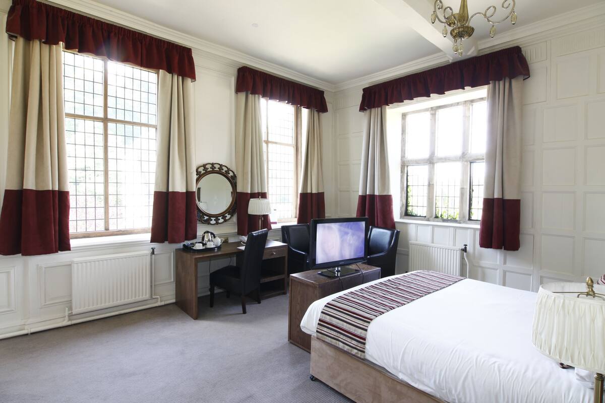 Desk, laptop workspace, iron/ironing board (on request), WiFi (free)
