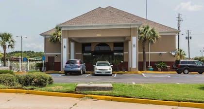 Quality Inn & Suites near Coliseum and Hwy 231 North