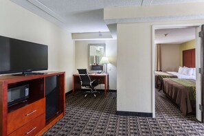 Premium bedding, in-room safe, iron/ironing board, free WiFi - Comfort Inn Decatur Priceville (Decatur)