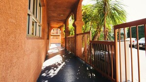 Lorong