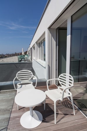 Minibar, coffres-forts dans les chambres, bureau, Wi-Fi gratuit