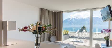 Superior-Zweibettzimmer, Seeblick | 1 Schlafzimmer, Minibar, Zimmersafe, Schreibtisch