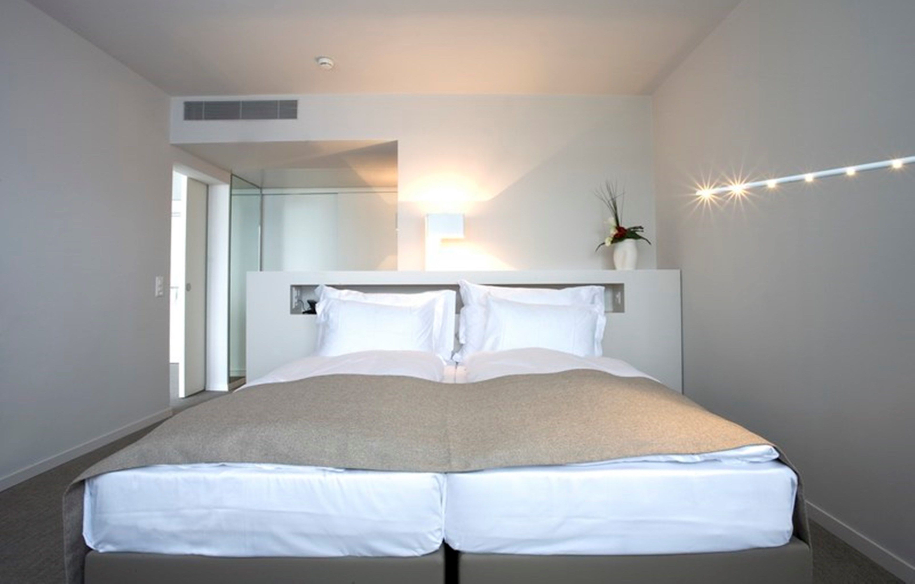 Minibar, in-room safe, desk, free WiFi