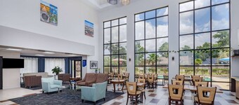Days Inn & Suites by Wyndham Savannah Midtown