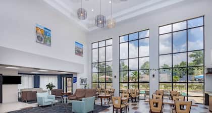 Days Inn & Suites by Wyndham Savannah Midtown