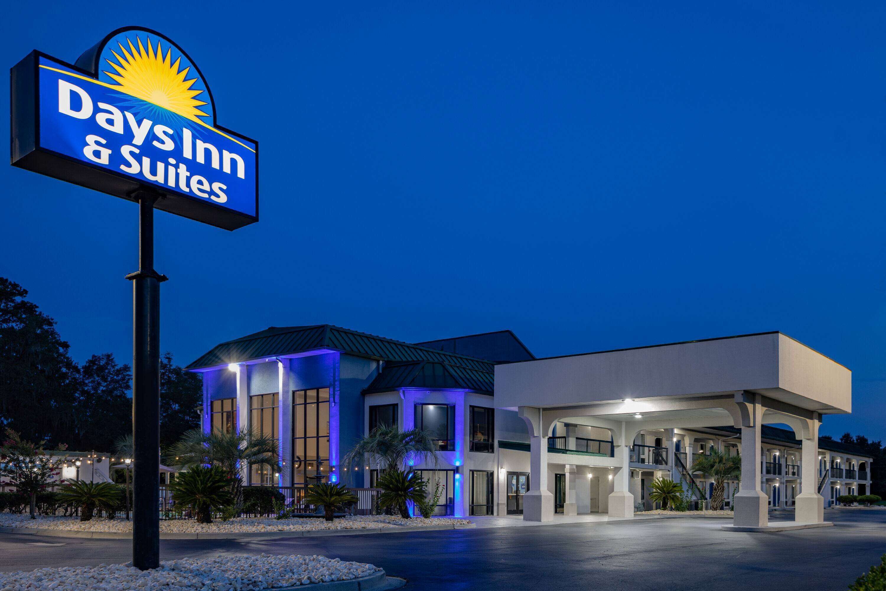Foto - Days Inn & Suites by Wyndham Savannah Midtown
