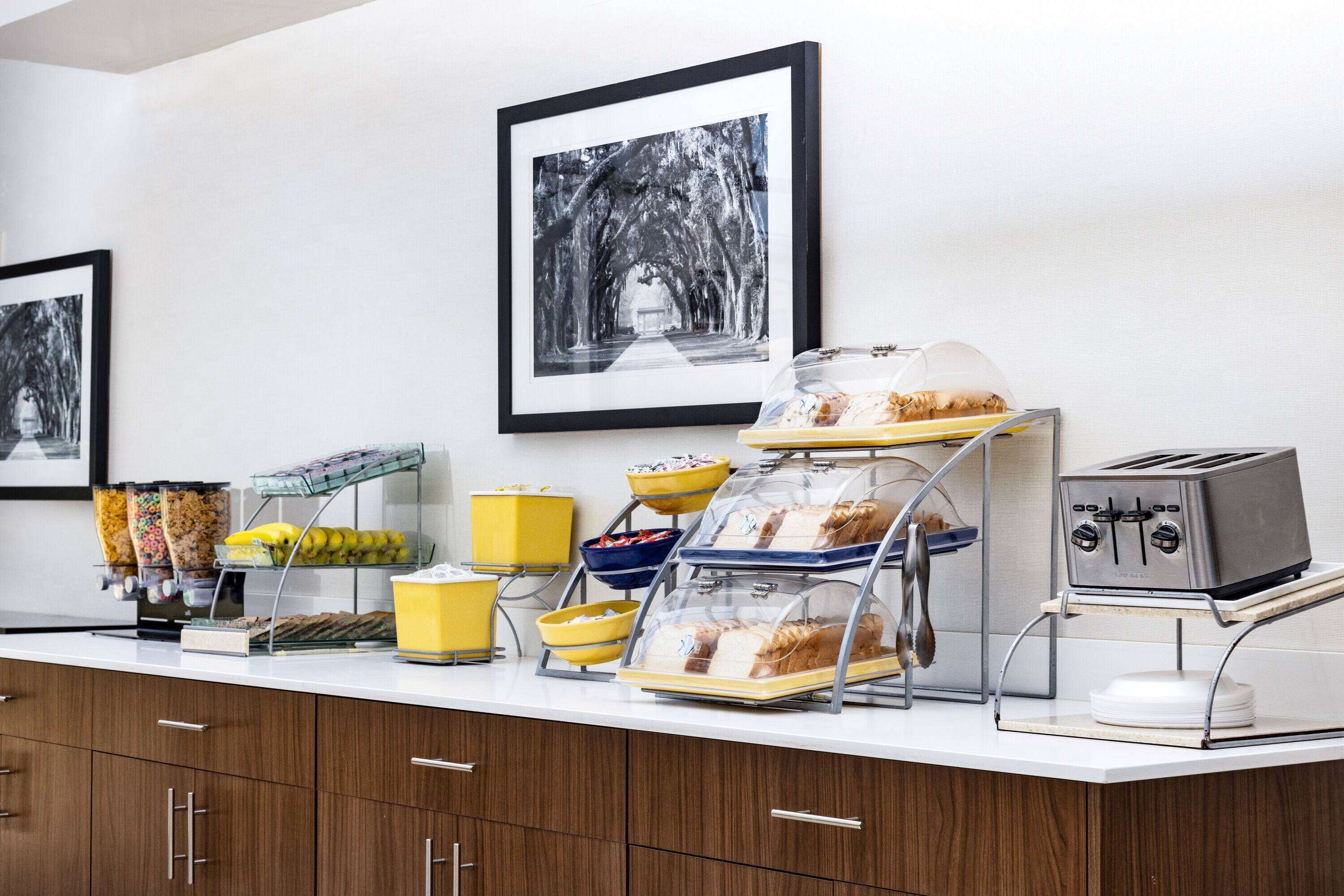 Foto - Days Inn & Suites by Wyndham Savannah Midtown