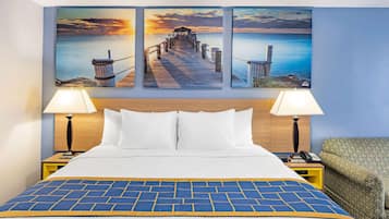 Suite estudio, 1 cama King size, para no fumadores | Escritorio, insonorización y tabla de planchar con plancha