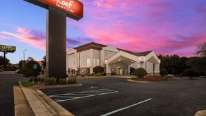 Exterior - Red Roof Inn & Suites Newnan (Newnan)