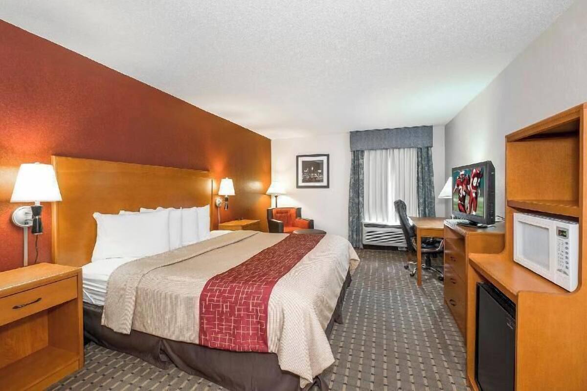 Desk, iron/ironing board, free WiFi, bed sheets