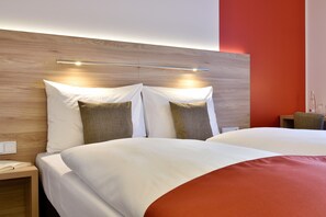 Business Double Room | Hypo-allergenic bedding, individually decorated, desk, laptop workspace