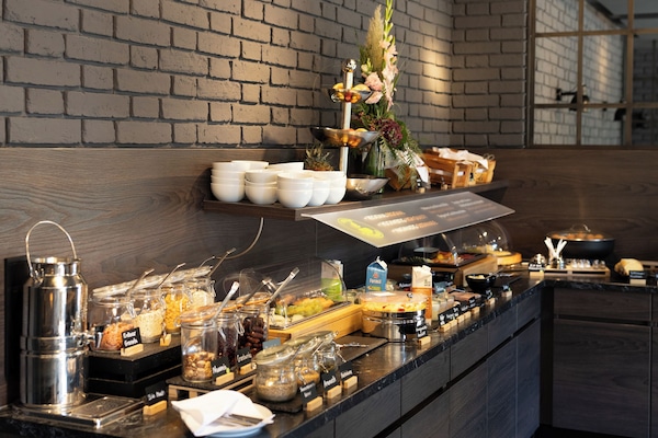 Daily buffet breakfast (EUR 16.9 per person)
