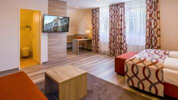 Dusche, kostenlose Toilettenartikel, Haartrockner, Handtücher