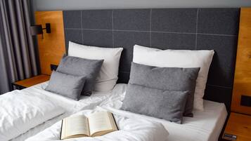 Comfort Twin Room | Hypo-allergenic bedding, individually decorated, desk, laptop workspace