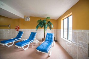 Piscine intérieure
