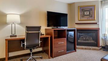 Suite, 1 King Bed with Sofa bed, Non Smoking