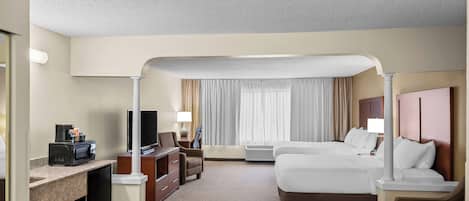 Suite, Meerdere bedden, niet-roken | Luxe beddengoed, een bureau, een strijkplank/strijkijzer, gratis wifi